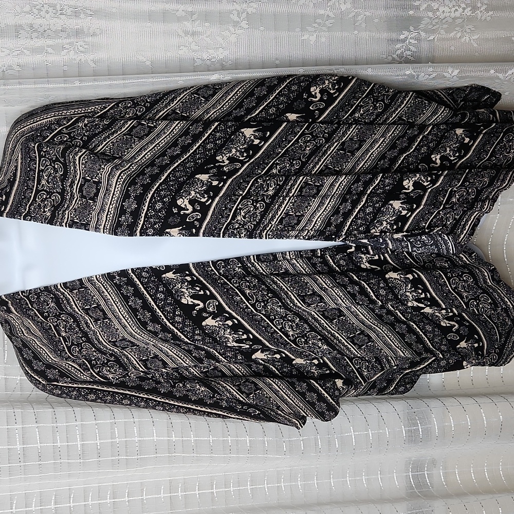 Black W/ White Elephant Boho Pattern Cropped Kimono Shrug Swim Suit Cover-up SzM